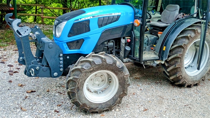 TRAKTORIN YLEISMALLINEN ETUNOSTOLAITE SARJA CAT. 2 1500 KG