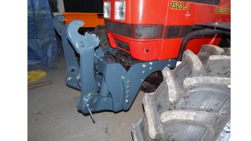 YHTEENSOPIVA ETULATAUS HYDRAULIIKKA 3. KATEGORIA TRAKTORILLE 2250kg