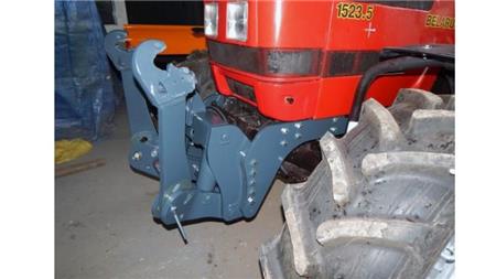 YHTEENSOPIVA ETULATAUS HYDRAULIIKKA 3. KATEGORIA TRAKTORILLE 2250kg